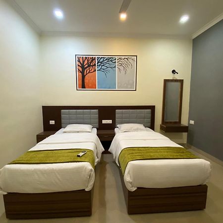 Hotel Muziris Manor Residency à Kochi Extérieur photo