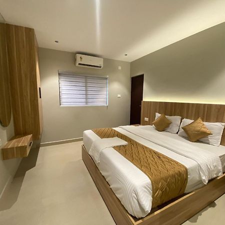 Hotel Muziris Manor Residency à Kochi Extérieur photo