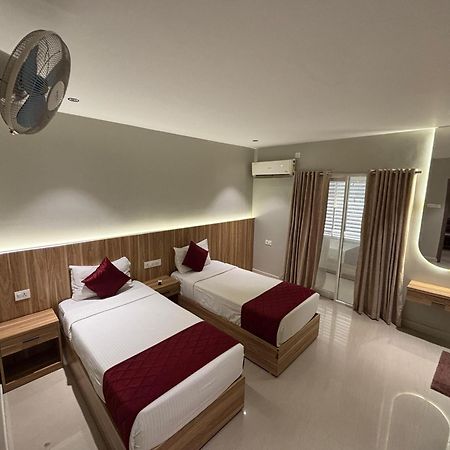 Hotel Muziris Manor Residency à Kochi Extérieur photo