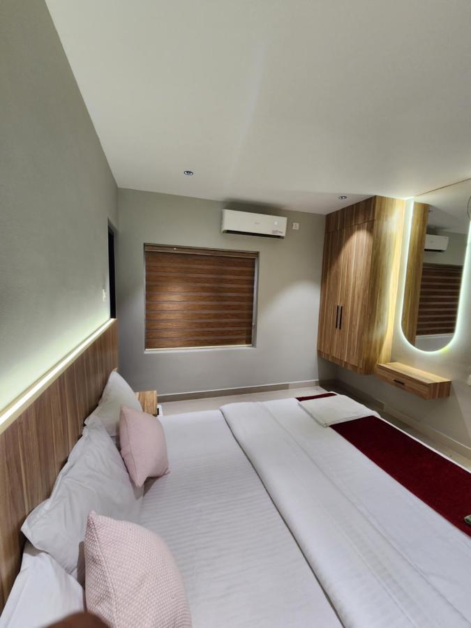 Hotel Muziris Manor Residency à Kochi Extérieur photo