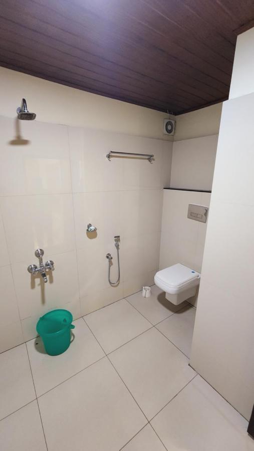 Hotel Muziris Manor Residency à Kochi Extérieur photo