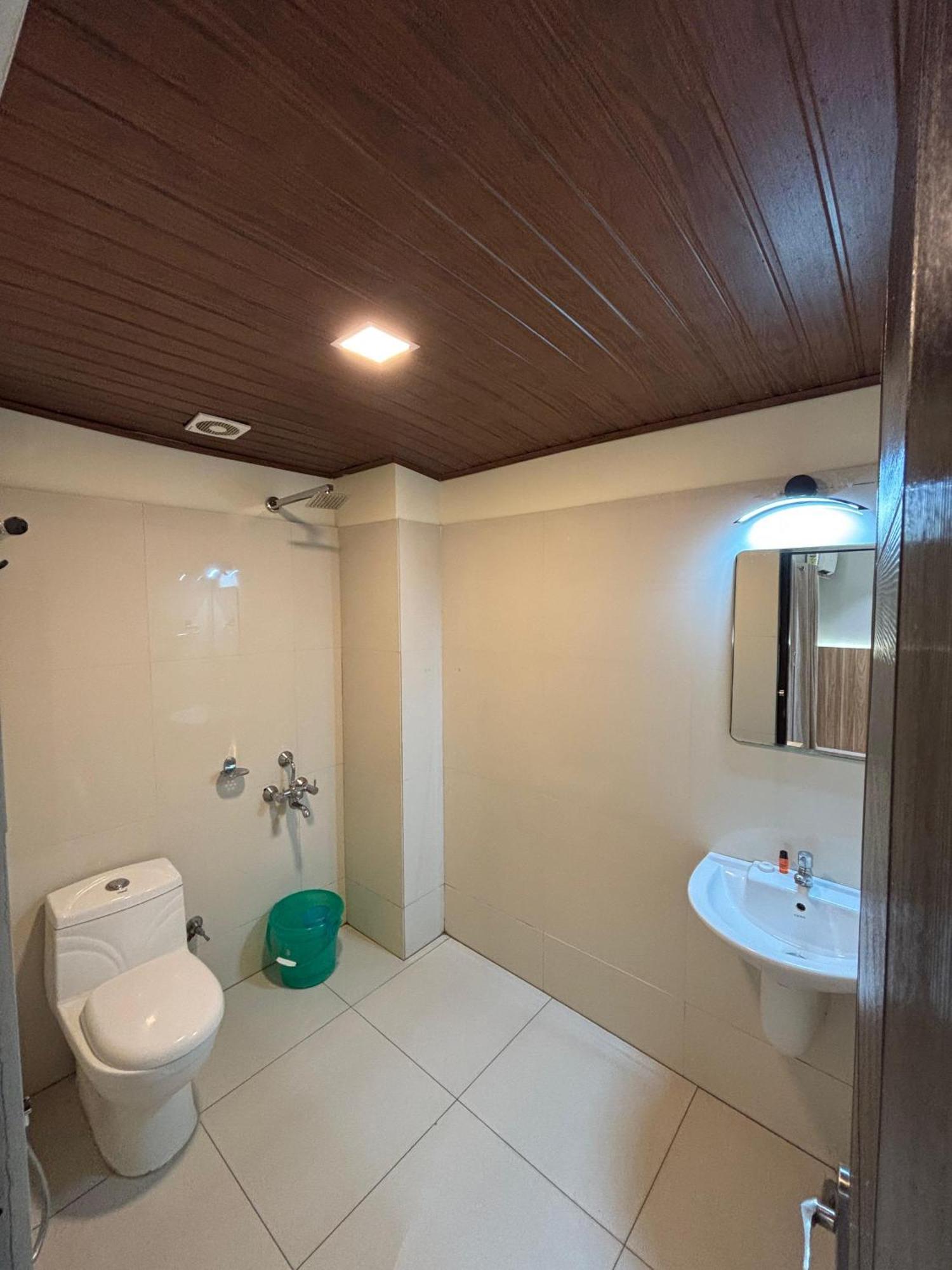 Hotel Muziris Manor Residency à Kochi Extérieur photo