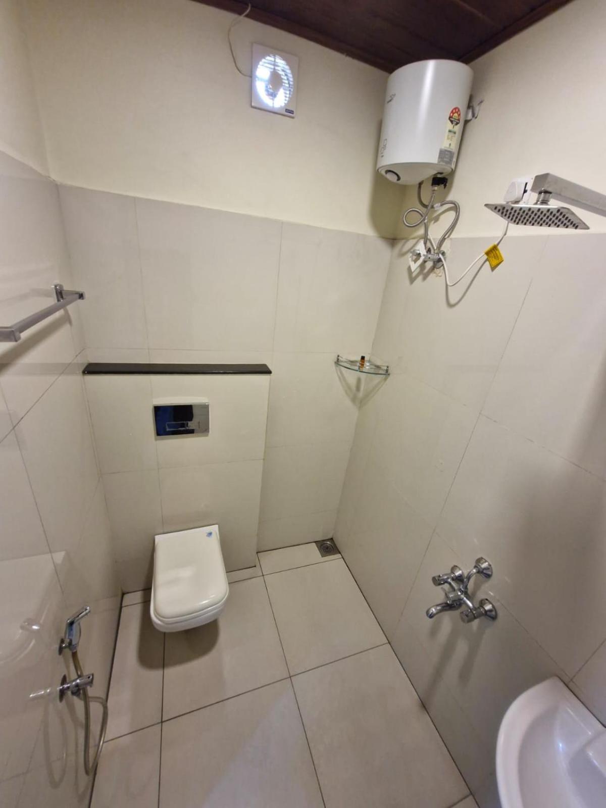 Hotel Muziris Manor Residency à Kochi Extérieur photo