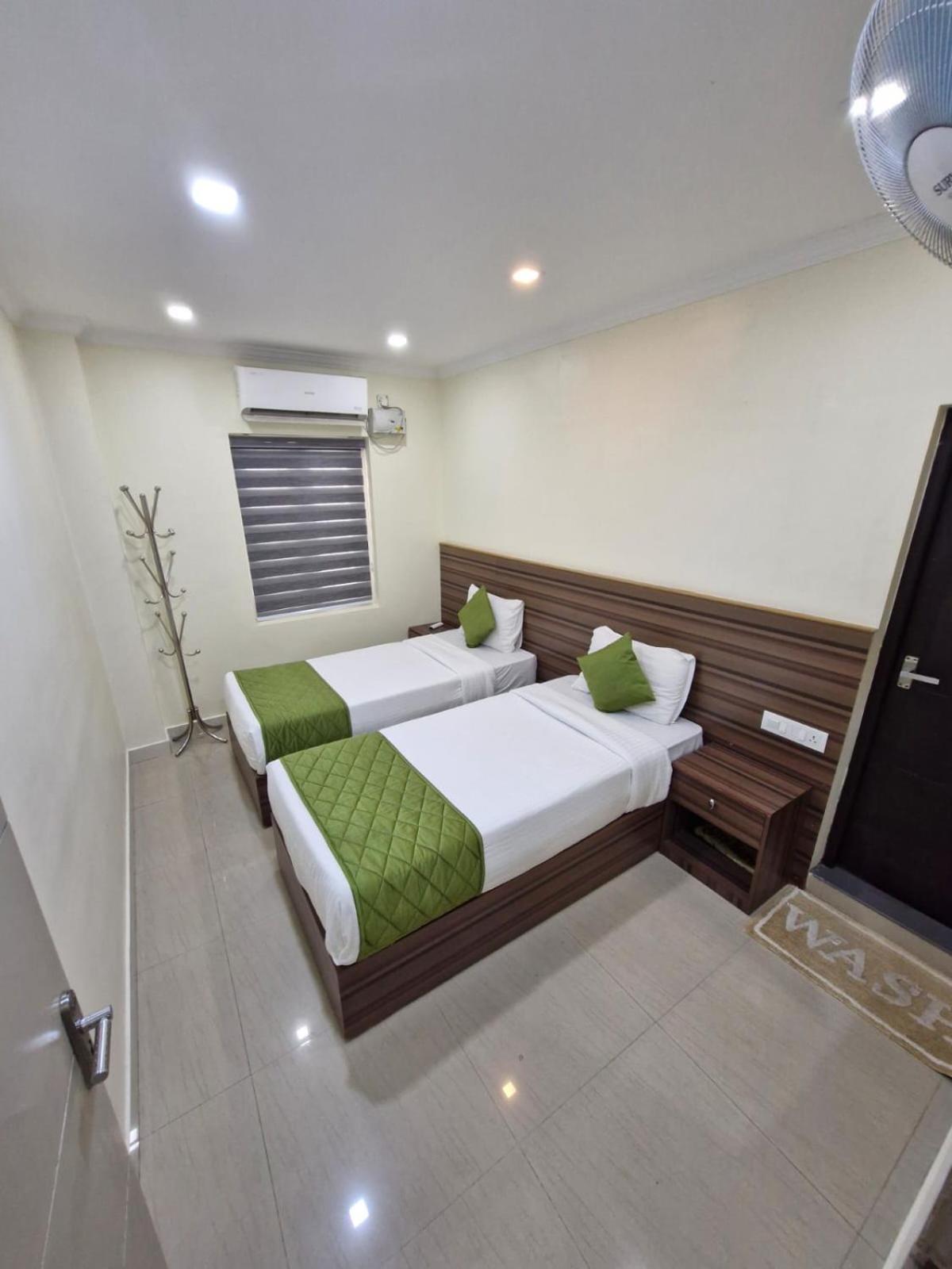 Hotel Muziris Manor Residency à Kochi Extérieur photo